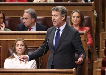 El presidente del Partido Popular, Alberto Núñez Feijóo, interviene durante una sesión de Control al Gobierno, en el Congreso de los Diputados, a 7 de octubre de 2025, en Madrid (España). Eduardo Parra - Europa Press
