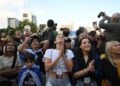 Un grupo de personas se reúne en Tel Aviv para seguir la liberación de los rehenes en manos de HamásJamal Awad / Xinhua News / ContactoPhoto
