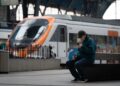 Archivo - Una persona en la estación de Francia, donde opera Rodalies.David Zorrakino - Europa Press - Archivo