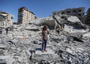 Archivo - Imagen de archivo de los escombros tras un bombardeo de Israel en Gaza.Europa Press/Contacto/Omar Ashtawy - Archivo