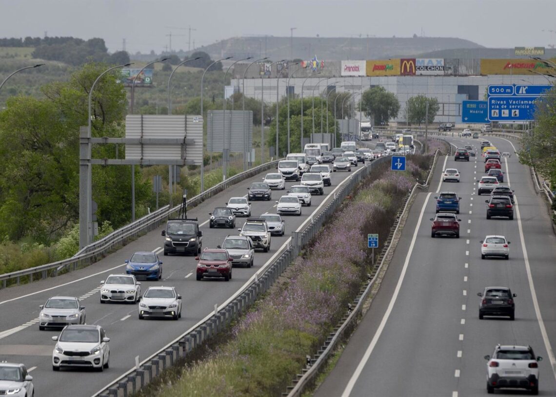 Archivo - Vehículos circulando en la autovía A3.Alberto Ortega - Europa Press - Archivo