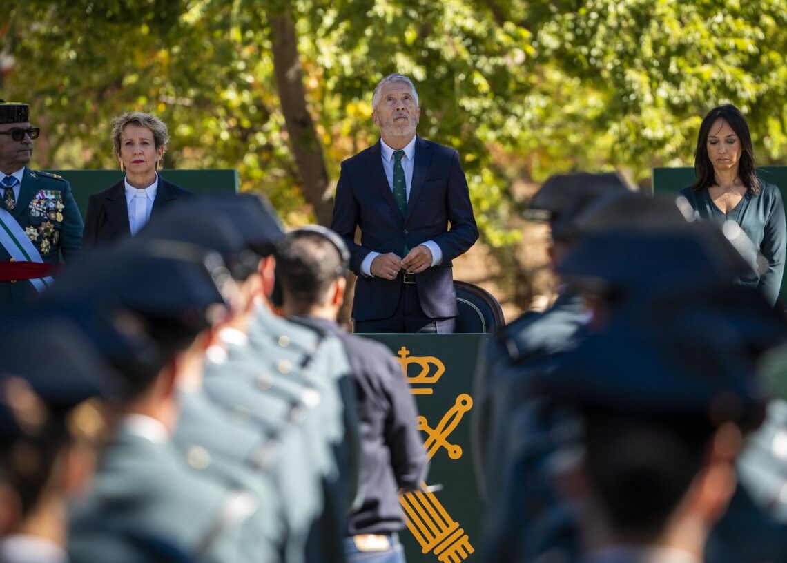 El ministro del Interior, Fernando Grande-Marlaska, junto a la secretaria de Estado de Seguridad, Aina Calvo, y la directora general de la Guardia Civil, Mercedes González, durante el acto central de la Patrona de la Guardia CivilLola Pineda - Europa Press