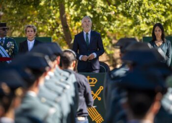 El ministro del Interior, Fernando Grande-Marlaska, junto a la secretaria de Estado de Seguridad, Aina Calvo, y la directora general de la Guardia Civil, Mercedes González, durante el acto central de la Patrona de la Guardia CivilLola Pineda - Europa Press