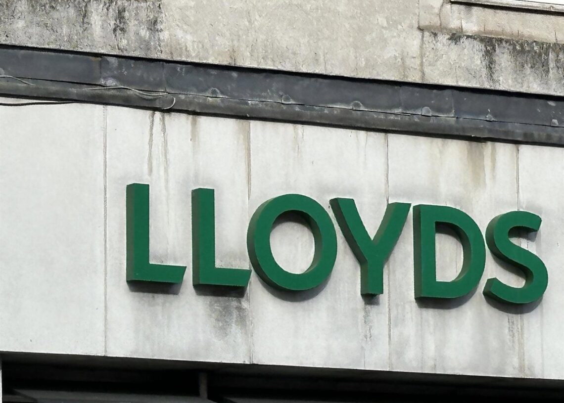 Archivo - Foto de una sucursal de Lloyds.Benedikt von Imhoff/dpa - Archivo