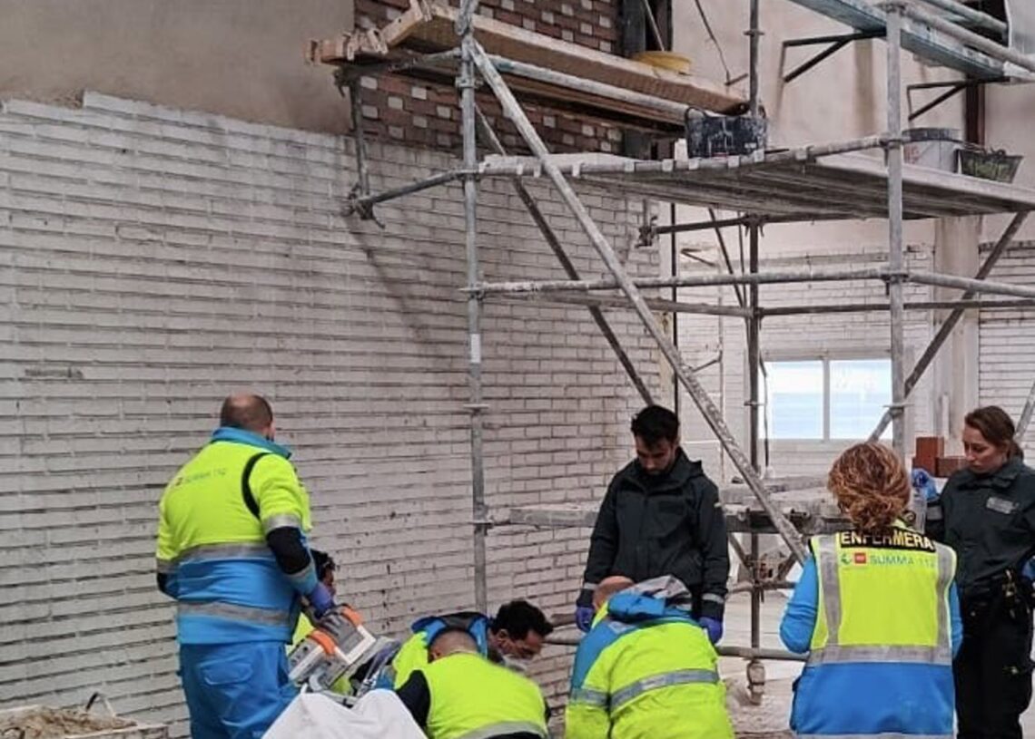 Archivo - Imagen de archivo de un obrero heridoEMERGENCIAS COMUNIDAD DE MADRID 112 - Archivo