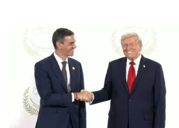 El Presidente Del Gobierno, Pedro Sánchez Y Su Homólogo Estadounidense, Donald Trump, Se Han Encontrado Este Lunes En La Cumbre Que Se Celebra En EgiptoDPA