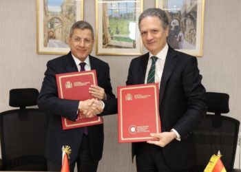 El ministro de Finanzas palestino, Omar al Bitar, y el cónsul general de España en Jerusalén, Javier GutiérrezAUTORIDAD PALESTINA