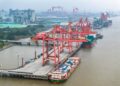 Una fotografía aérea tomada con un dron muestra buques de carga atracando en una terminal de contenedores del puerto de Taizhou, en Taizhou, provincia de Jiangsu, en el este de China.Europa Press/Contacto/Zhou Shegen