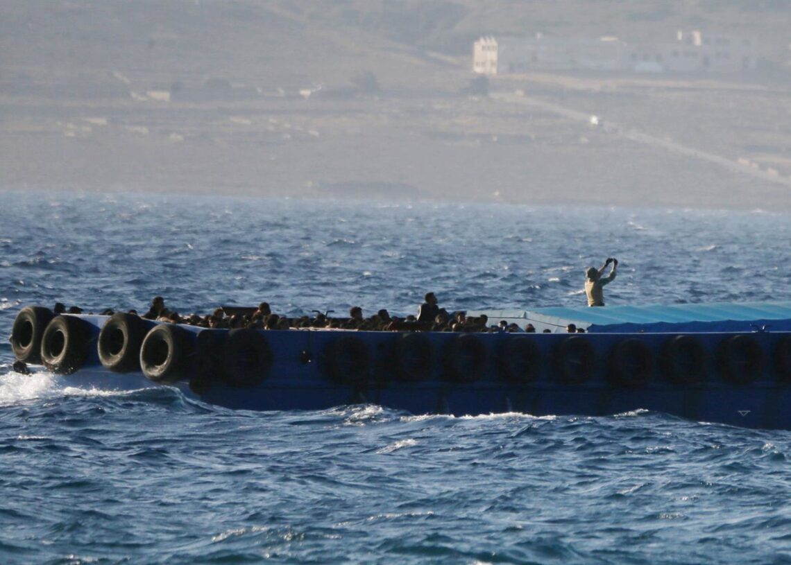 Archivo - Imagen de archivo de un grupo de migrantes en aguas de Grecia.Europa Press/Contacto/Aristidis Vafeiadakis