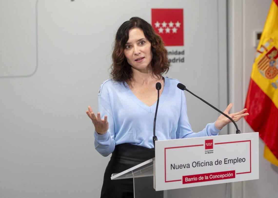 La presidenta de la Comunidad de Madrid, Isabel Díaz Ayuso, durante la inauguración de la nueva Oficina de Empleo del Barrio de la Concepción, a 14 de octubre de 2025, en Madrid (España). Alberto Ortega - Europa Press