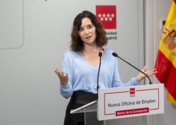 La presidenta de la Comunidad de Madrid, Isabel Díaz Ayuso, durante la inauguración de la nueva Oficina de Empleo del Barrio de la Concepción, a 14 de octubre de 2025, en Madrid (España). Alberto Ortega - Europa Press