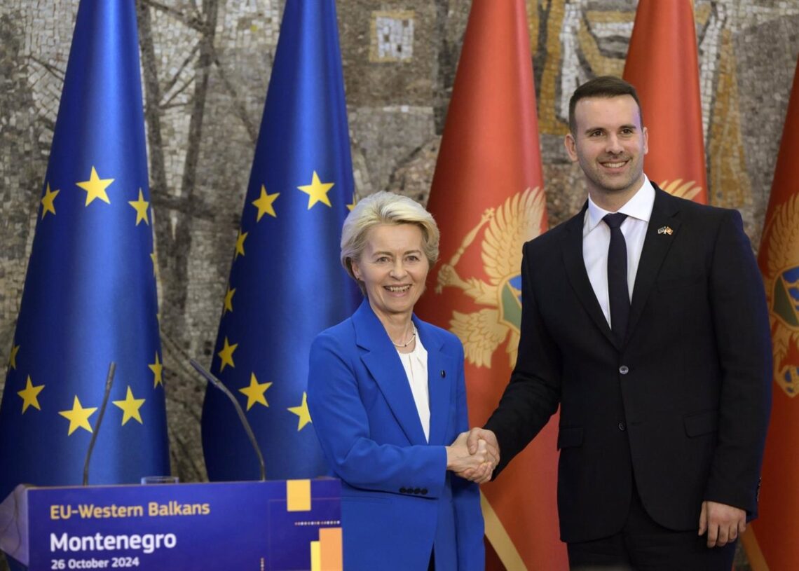 Archivo - Ursula von der Leyen y el primer ministro de Montenegro, Milojko SpajicCOMISIÓN EUROPEA - Archivo