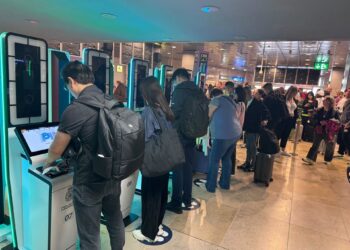 El aeropuerto de Barajas registra 1.800 viajeros en la puesta marcha del nuevo sistema fronterizo de la UEPOLICÍA NACIONAL