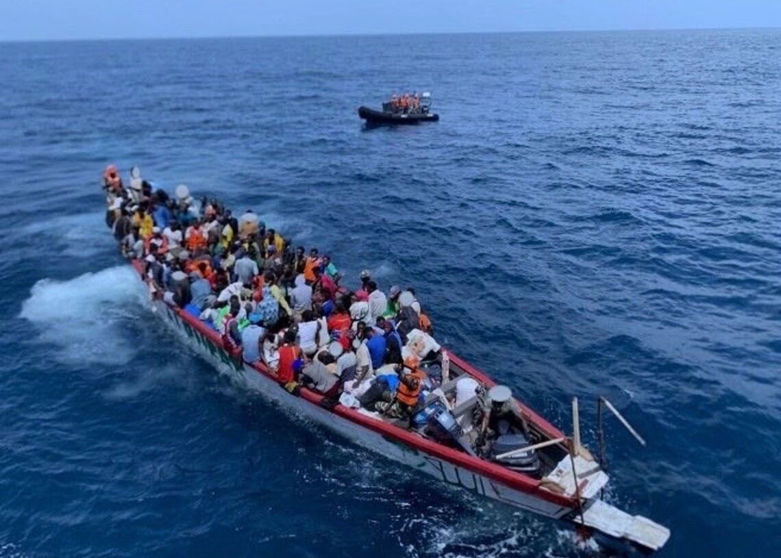 Archivo - La Marina Nacional de Senegal intercepta una embarcación con más de 120 migrantes en aguas del océano Atlántico frente a sus costas, en una operación llevada a cabo el 13 de octubre de 2025MARINA NACIONAL DE SENEGAL EN X (@MARINENATION_SN)