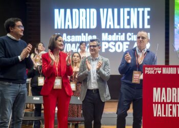 Archivo - (I-2D) El secretario general del PSOE de Madrid y ministro para la Transformación Digital y de la Función Pública, Óscar López, la nueva secretaria general del PSOE Madrid Ciudad, Reyes Maroto,  y el secretario de Justicia de la CEF y ministro dAlberto Ortega - Europa Press - Archivo