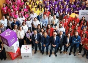 Foto de familia 'hackathon'.CIBER