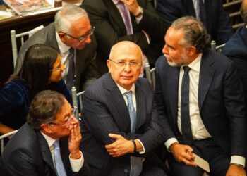 Archivo - El ministro de Justicia de Colombia, Eduardo Montealegre, en el centro de la imagen.Europa Press/Contacto/Sebastian Barros - Archivo