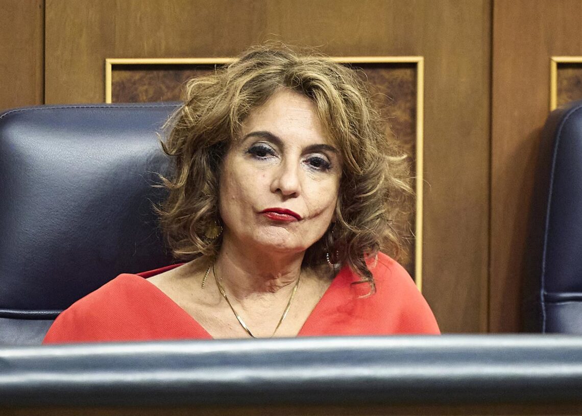 La vicepresidenta primera y ministra de Hacienda, María Jesús Montero, durante una sesión plenaria, en el Congreso de los Diputados, a 7 de octubre de 2025, en Madrid (España).Jesús Hellín - Europa Press