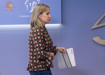 La portavoz de Sumar en el Congreso, Verónica Martínez, durante una rueda de prensa, previa a la Junta de Portavoces, en el Congreso, a 14 de octubre de 2025, en Madrid (España).Eduardo Parra - Europa Press