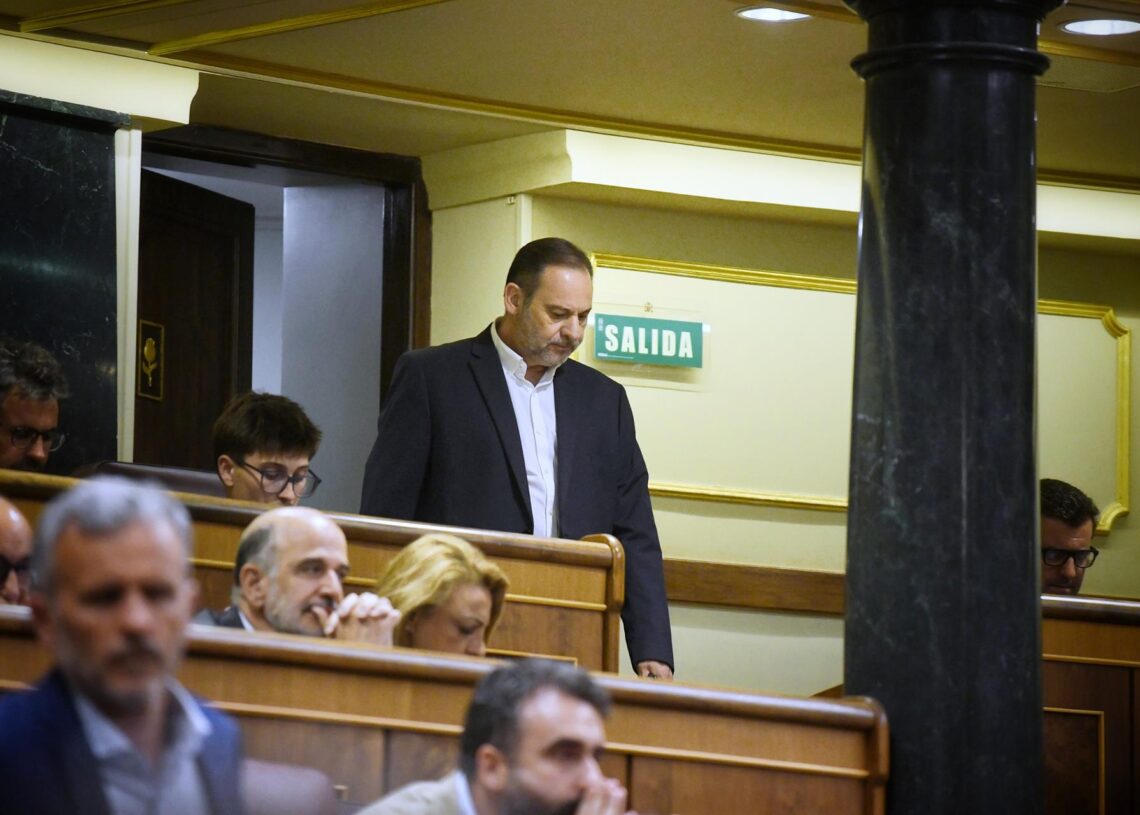 Archivo - El diputado José Luis Ábalos durante una sesión plenaria en el Congreso Fernando Sánchez - Europa Press - Archivo