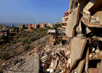 Archivo - Escombros de un edificio atacado por el Ejército israelí en Barja, en el sur de LíbanoMarwan Naamani/ZUMA Press Wire/d / DPA - Archivo