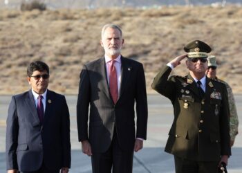 El Rey Felipe VI a su llegada al Aerpopuerto Internacional Alfredo Rodríguez Ballón de Arequipa, donde va a presidir el X Congreso Internacional de la Lengua Española.CASA DE S.M. EL REY