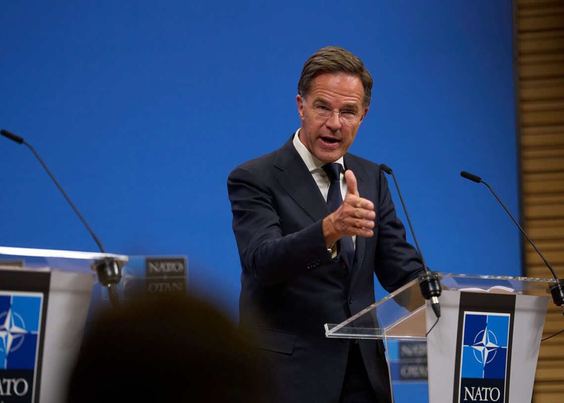 Archivo - El secretario general de la OTAN, Mark Rutte, en rueda de prensa desde la sede de la organizacion en Bruselas.-/NATO/dpa - Archivo