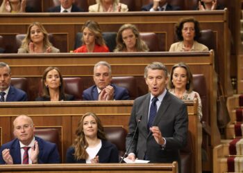 El presidente del PP, Alberto Núñez Feijóo, durante una sesión de control al Gobierno, en el Congreso, a 15 de octubre de 2025, en Madrid (España). Marta Fernández - Europa Press