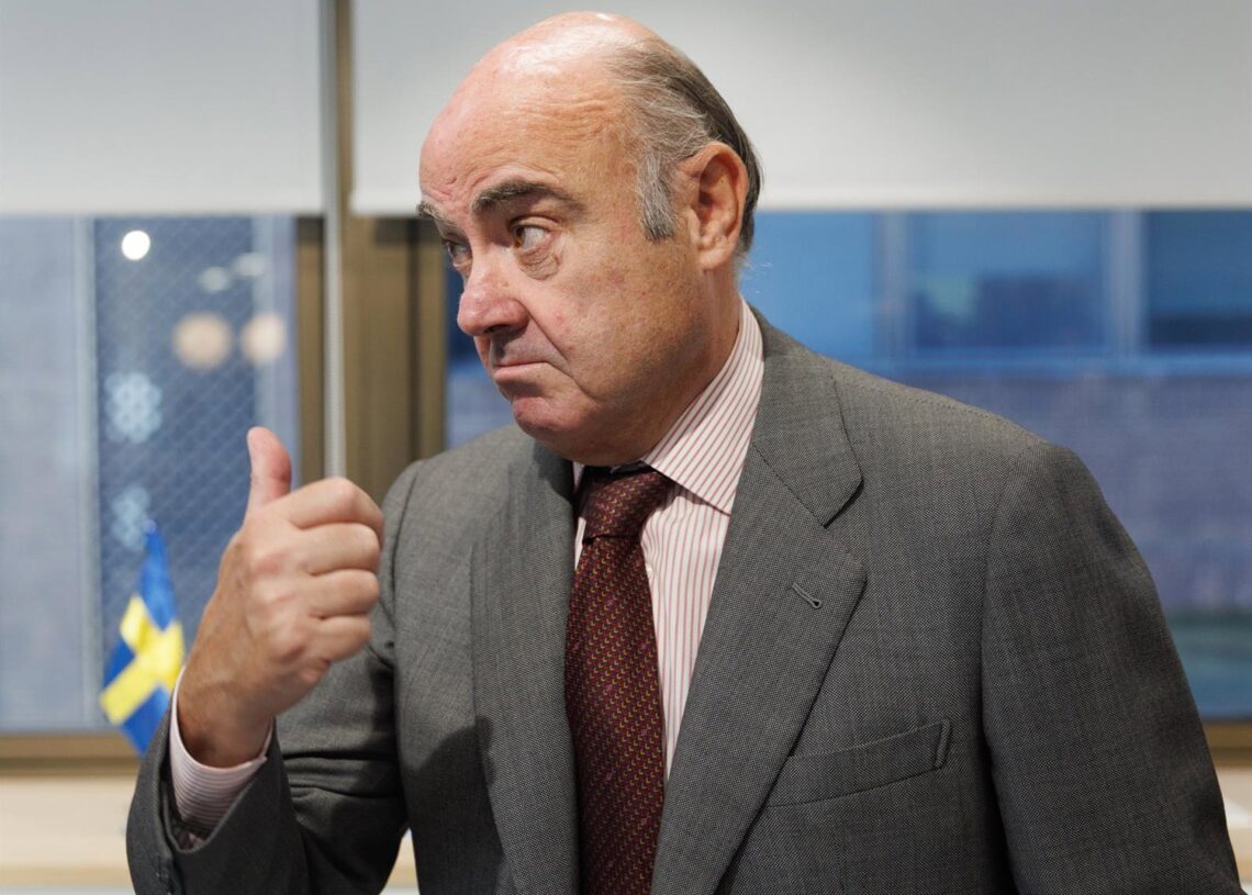 Archivo - El vicepresidente del Banco Central Europeo (BCE), Luis de Guindos, a su llegada al evento Encuentro Kreab, a 22 de septiembre de 2023, en Madrid (España). Los Encuentros Kreab buscan favorecer el diálogo con los líderes de opinión más influyentEduardo Parra - Europa Press - Archivo