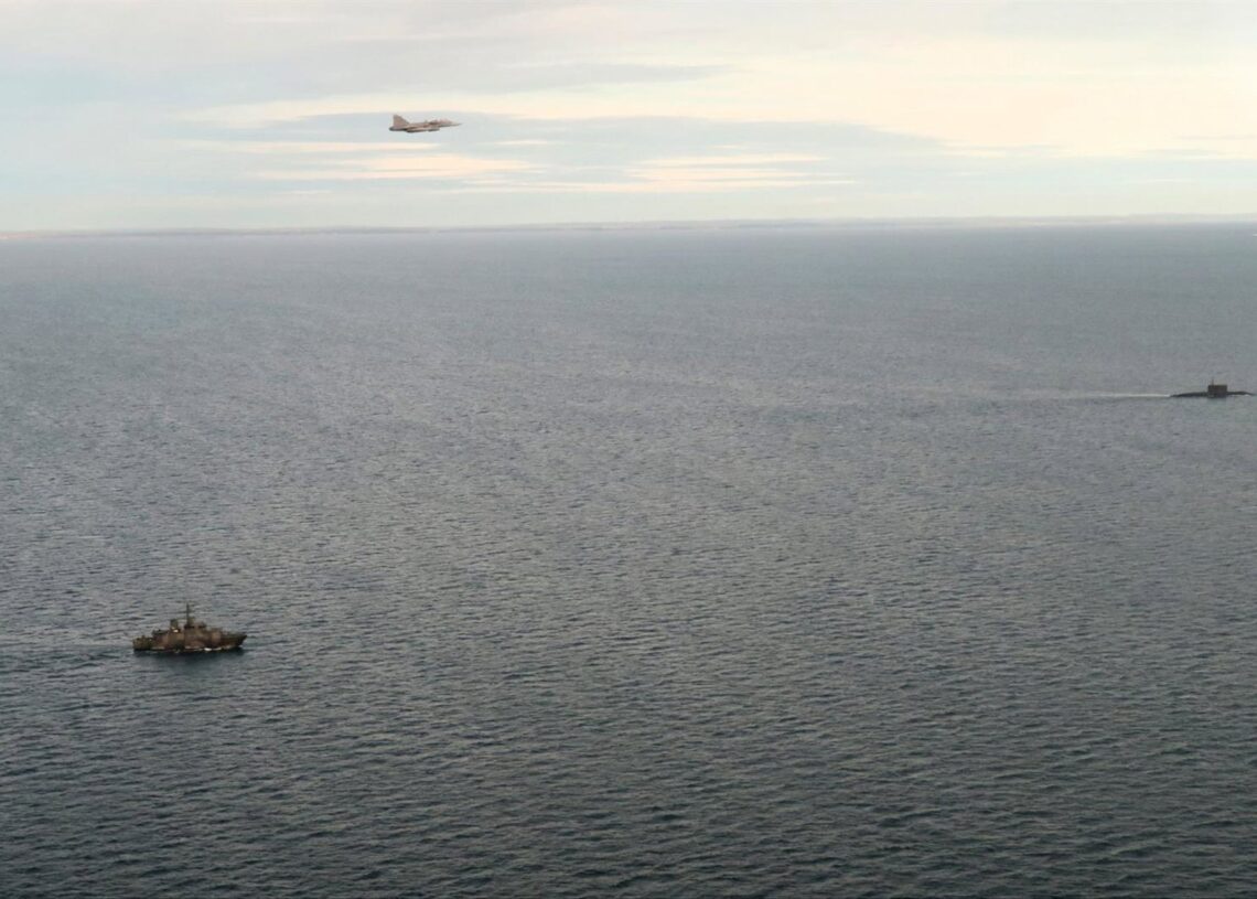 Despliegue de las Fuerzas Armadas de Suecia ante la presencia de un submarino ruso en el mar BálticoFUERZAS ARMADAS DE SUECIA