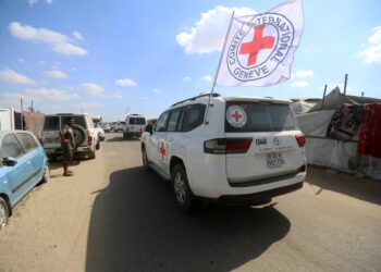Vehículos del Comité Internacional de la Cruz Roja (CICR) durante el proceso de liberación en la Franja de Gaza de secuestrados por parte del Movimiento de Resistencia Islámica (Hamás) durante los ataques del 7 de octubre de 2023 contra Israel (archivo)Europa Press/Contacto/Omar Ashtawy