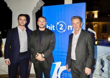 De izquierda a derecha: el desarrollador del negocio de criptoactivos de Oddo BHG, Théo Planel; el confundador de Bit2Me,  Andrei Manuel; y el director de operaciones de Oddo BHF, Guy De Leusse.BIT2ME