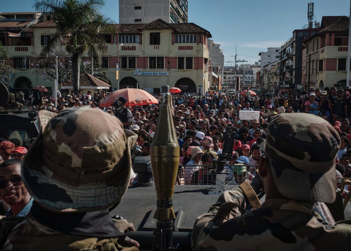 Militares de una unidad de élite del Ejército de Madagascar en la capital, Antananarivo, tras el anuncio sobre el derrocamiento del presidente, Andry Rajoelina (archivo)Europa Press/Contacto/iAko Randrianarivelo