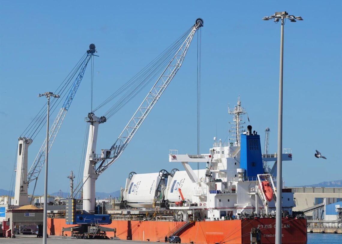 El Port de Tarragona acoge el primer buque de carga del mundo propulsado con tecnología eólicaPORT DE TARRAGONA