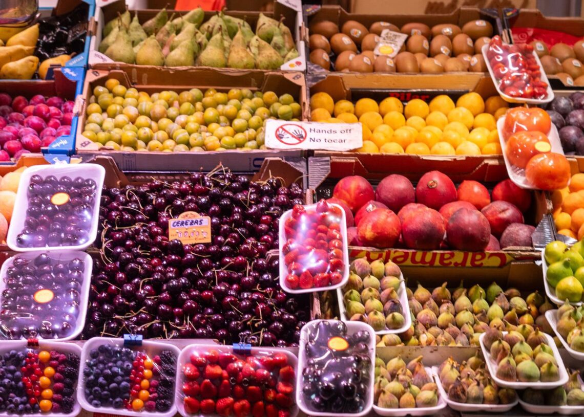 Archivo - Puestos de alimentos en el Mercado de la Encarnación Eduardo Briones - Europa Press - Archivo