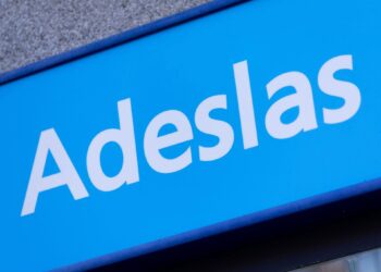Archivo - Exterior de una clínica dental de Adeslas, a 27 de enero de 2025, en Madrid (España).Eduardo Parra - Europa Press - Archivo