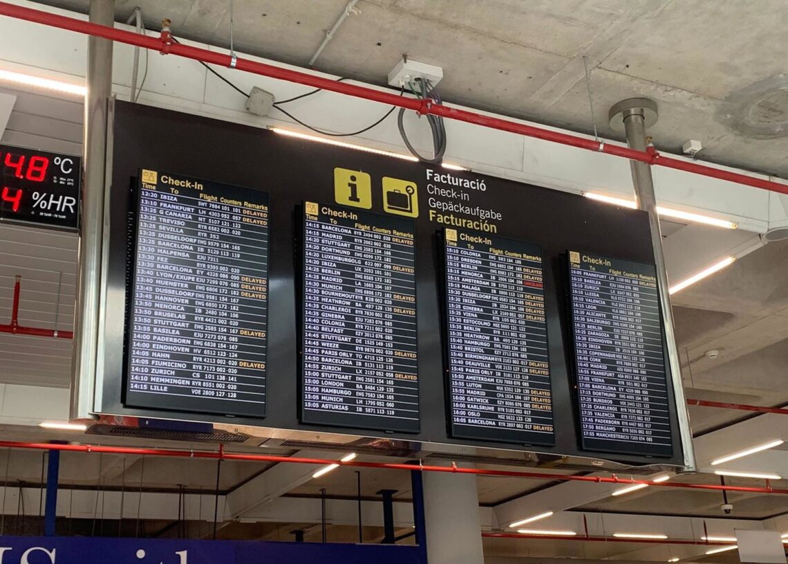 Panel de vuelos del aeropuerto de Palma.EUROPA PRESS