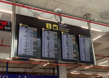 Panel de vuelos del aeropuerto de Palma.EUROPA PRESS