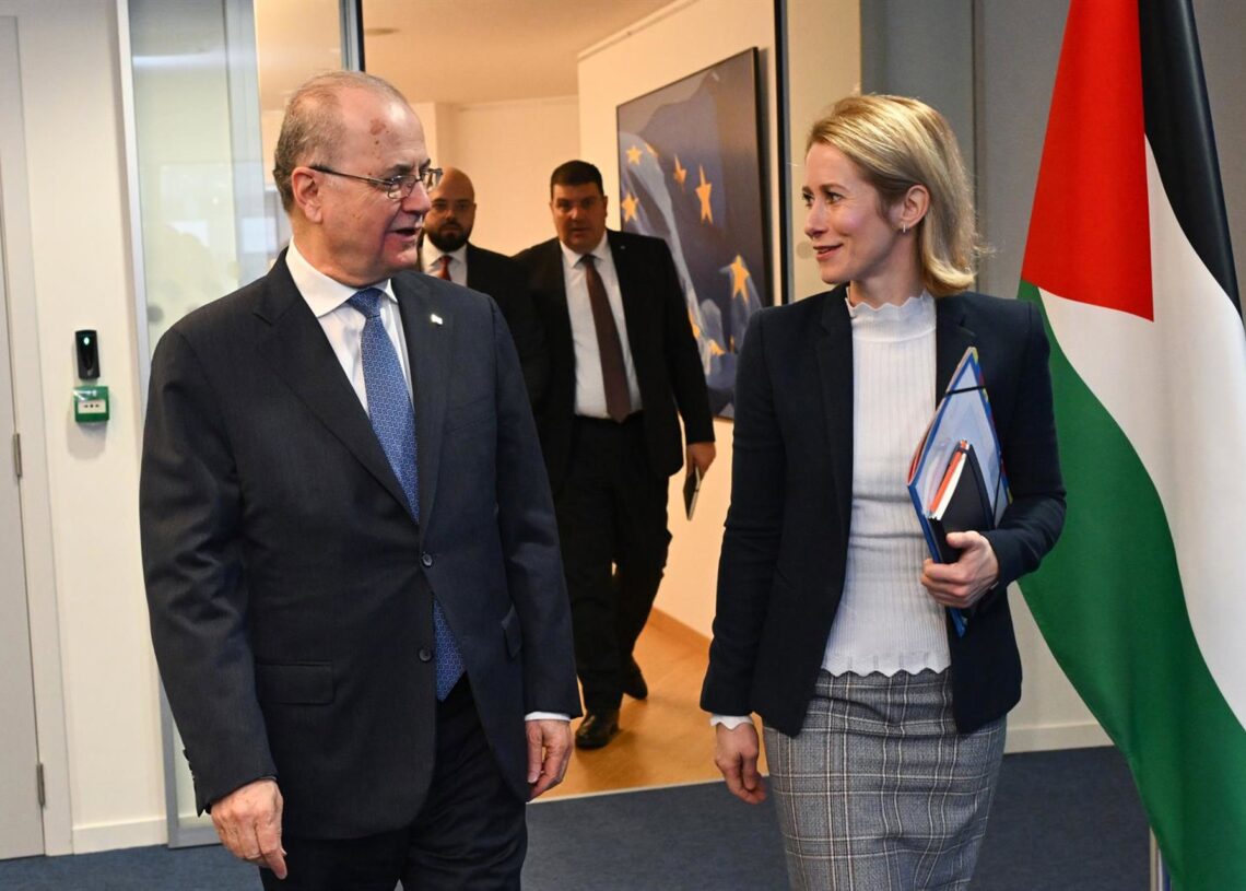Archivo - La Alta Representante de la UE para Política Exterior, Kaja Kallas, recibe en Bruselas al primer ministro de la Autoridad Palestina, Mohamed MustafáUE/SIERAKOWSKI FREDERIC - Archivo