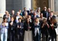 El grupo parlamentario de Sumar, presidido por las ministras Yolanda Díaz y Mónica García y el ministro Pablo Bustinduy, protestan contra el genocidio en Palestina frente al Congreso de los Diputados durante una sesión de control al Gobierno, en el CongreMarta Fernández - Europa Press