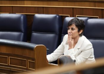 La ministra de Vivienda, Isabel Rodríguez, durante una sesión de control al Gobierno, en el Congreso, a 15 de octubre de 2025, en Madrid (España). Marta Fernández - Europa Press