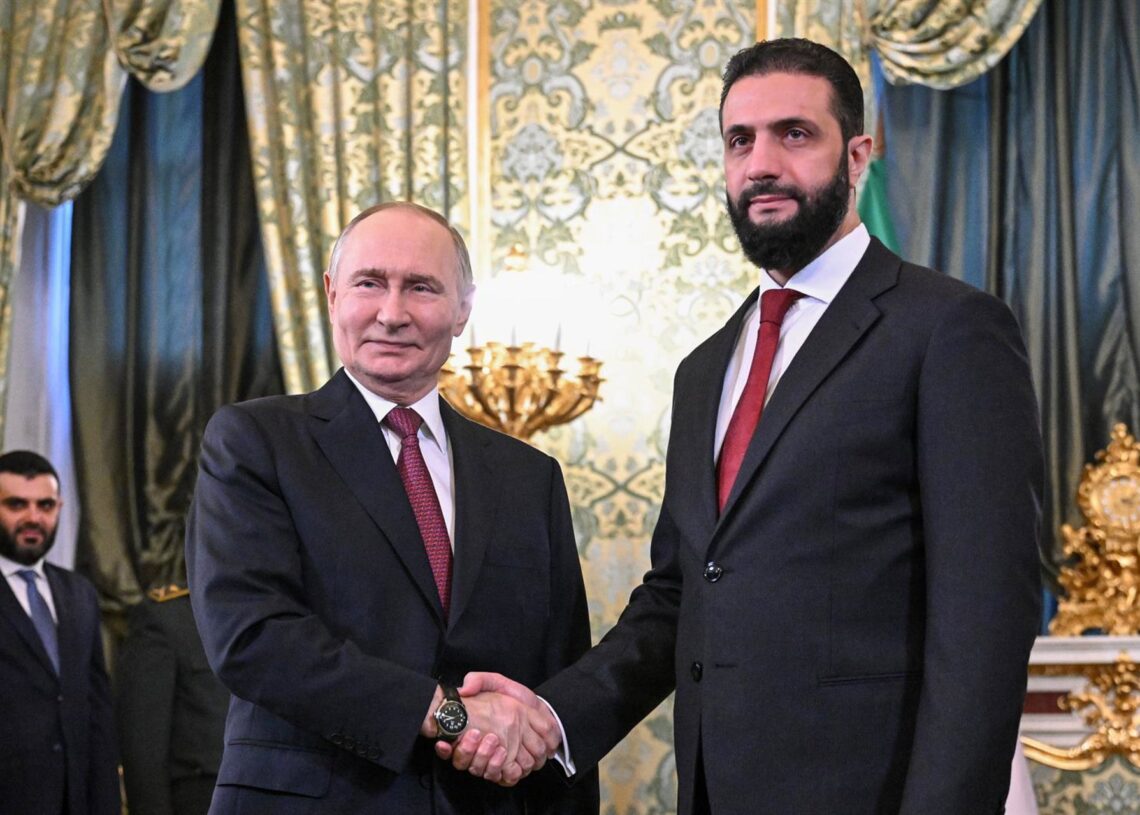 El presidente de Rusia, Vladimir Putin, recibe en Moscú a su homólogo de Siria, Ahmed al SharaEuropa Press/Contacto/Sergei Bobylev
