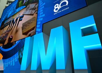 Archivo - FILED - 24 October 2024, US, Washington: The letters IMF (for International Monetary Fund) stand next to a stage for events in the conference building of the International Monetary Fund (IMF). Photo: Soeren Stache/dpaSoeren Stache/dpa - Archivo