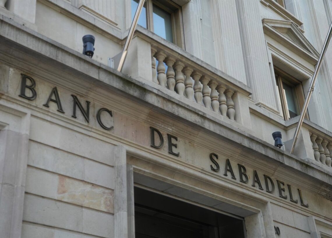 Archivo - Fachada de la sede histórica del Banc Sabadell, a 6 de agosto de 2025, en Sabadell, Barcelona, Cataluña (España).David Zorrakino - Europa Press - Archivo