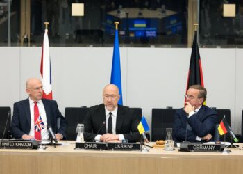 John Healey, secretario de Defensa del Reino Unido, Denys Shmihal, ministro de Defensa de Ucrania, y Boris Pistorius, ministro de Defensa de Alemania.ERIK LUNTANG / OTAN