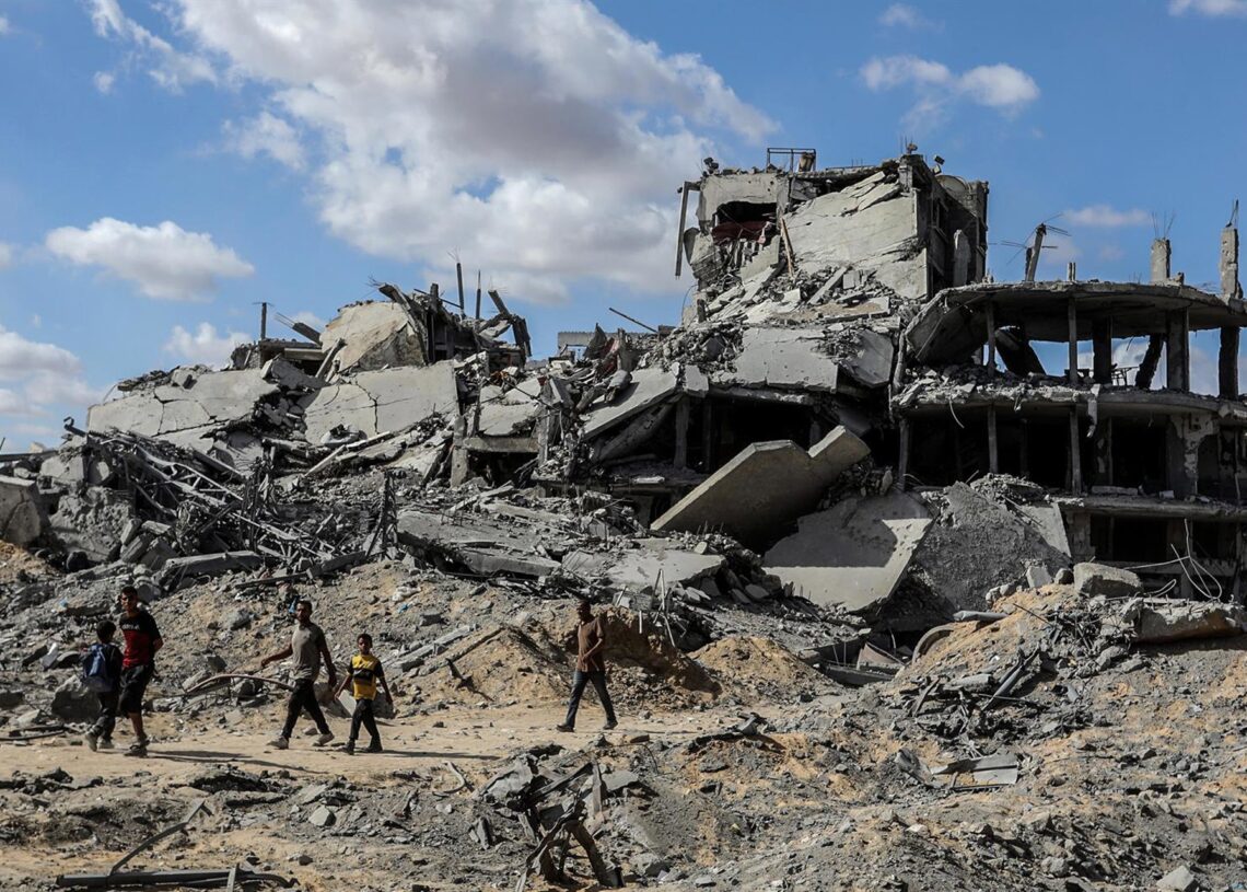 Edificios destrozados en la Franja de GazaAbed Rahim Khatib/dpa