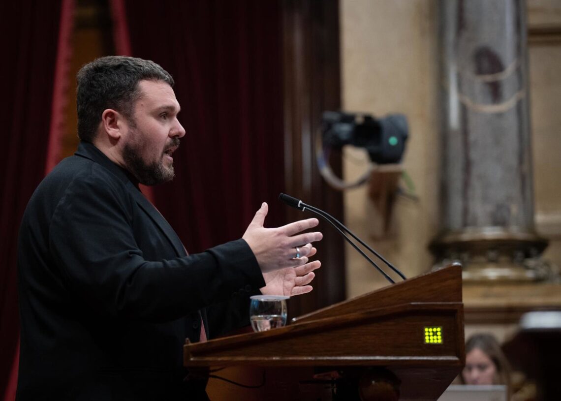Archivo - El diputado de los Comuns en el Parlament, Andrés García Berrio, en una imagen de archivoDAVID ZORRAKINO - EUROPA PRESS - Archivo