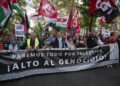 Decenas de personas durante una marcha con motivo de la huelga general convocada en apoyo a Palestina, a 15 de octubre de 2025, en Madrid (España). La marcha forma parte de la movilización nacional promovida por sindicatos como CGT, Solidaridad Obrera, ASJesús Hellín - Europa Press