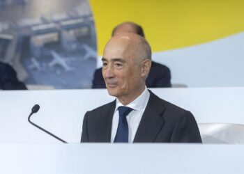 Archivo - El presidente de Ferrovial, Rafael del Pino, durante la Junta General Ordinaria de Accionistas de Ferrovial, en el auditorio ONCE, a 13 de abril de 2023, en Madrid (España). Durante la Junta, los accionistas han votado el traslado de la sede socAlberto Ortega - Europa Press - Archivo