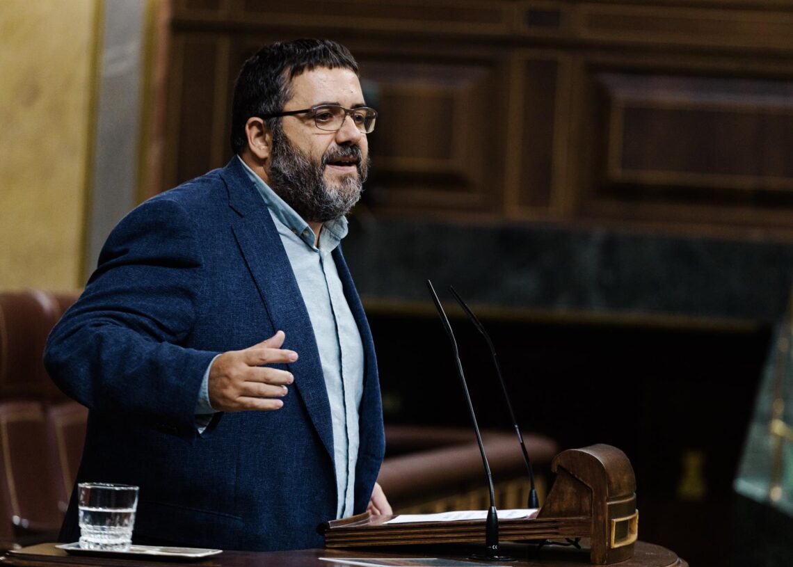 El diputado de Sumar Vicenç Vidal, interviene durante una sesión plenaria, en el Congreso de los Diputados, a 14 de octubre de 2025, en Madrid (España). Carlos Luján - Europa Press